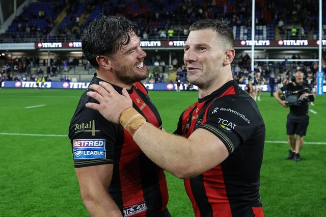 Joe Philbin of Warrington Wolves and George Williams of Warrington Wolves celebrate the win during the Betfred Super League Play-off Semi-Final match Leeds Rhinos vs Warrington Wolves at AMT Headingley Stadium, Leeds, United Kingdom on 25 September 2026

(Photo by Mark Cosgrove/News Images)