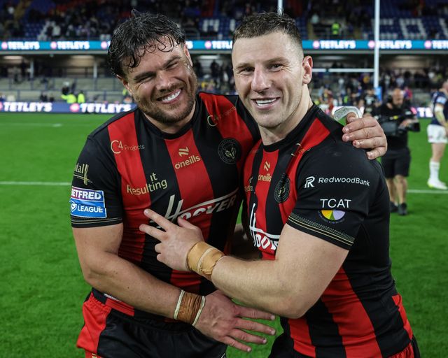 Joe Philbin of Warrington Wolves and George Williams of Warrington Wolves celebrate the win during the Betfred Super League Play-off Semi-Final match Leeds Rhinos vs Warrington Wolves at AMT Headingley Stadium, Leeds, United Kingdom on 25 September 2026

(Photo by Mark Cosgrove/News Images)
