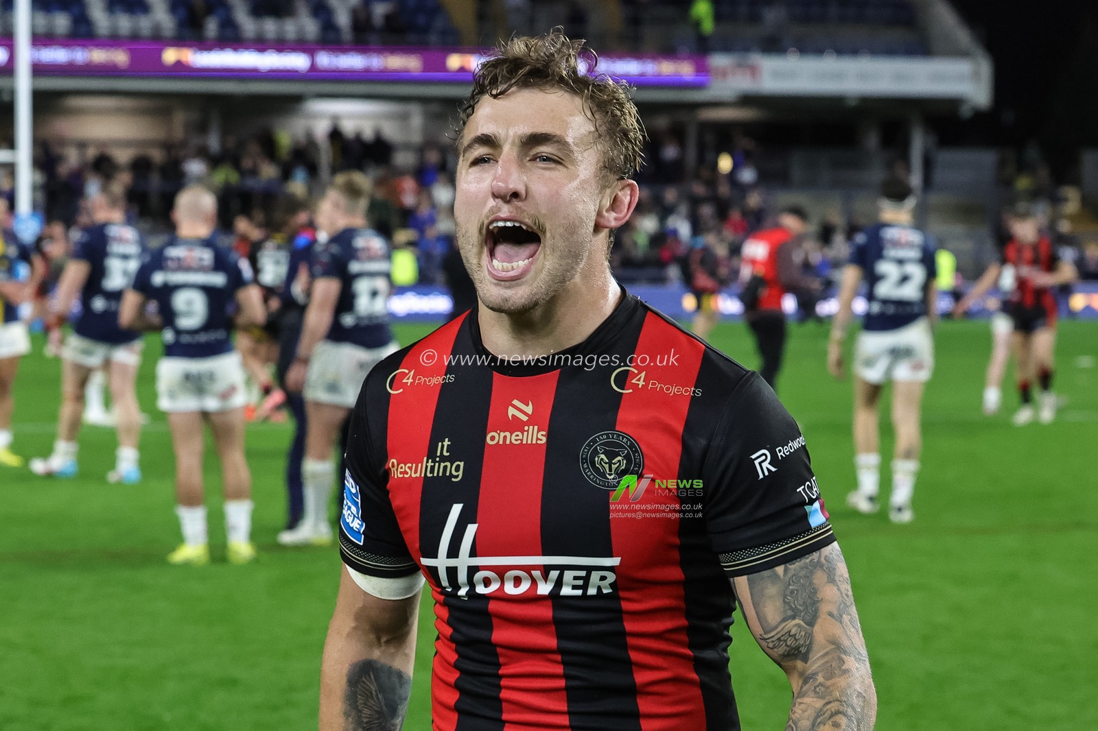 Sam Powell of Warrington Wolves celebrates the win during the Betfred Super League Play-off Semi-Final match Leeds Rhinos vs Warrington Wolves at AMT Headingley Stadium, Leeds, United Kingdom on 25 September 2026

(Photo by Mark Cosgrove/News Images)