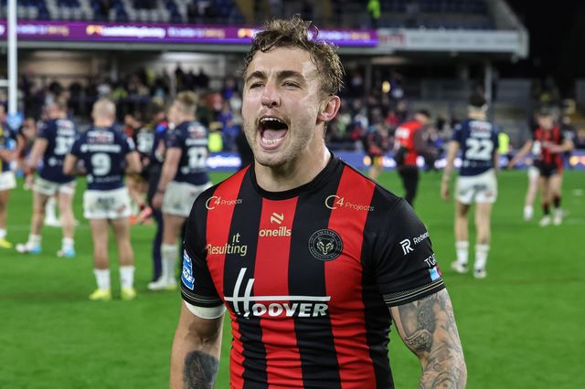 Sam Powell of Warrington Wolves celebrates the win during the Betfred Super League Play-off Semi-Final match Leeds Rhinos vs Warrington Wolves at AMT Headingley Stadium, Leeds, United Kingdom on 25 September 2026

(Photo by Mark Cosgrove/News Images)