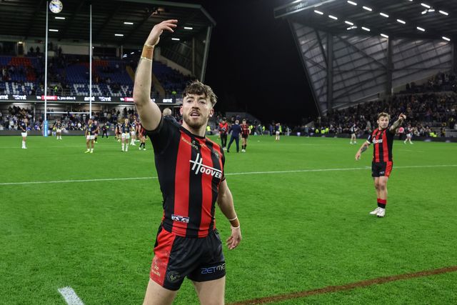 Matty Ashton of Warrington Wolves celebrates the win during the Betfred Super League Play-off Semi-Final match Leeds Rhinos vs Warrington Wolves at AMT Headingley Stadium, Leeds, United Kingdom on 25 September 2026

(Photo by Mark Cosgrove/News Images)