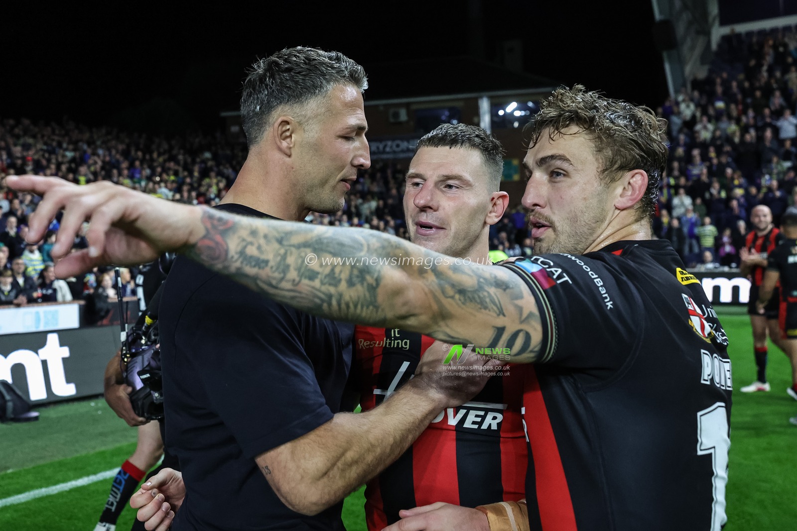 Sam Burgess manager of Warrington Wolves George Williams of Warrington Wolves and Sam Powell of Warrington Wolves celebrate the win during the Betfred Super League Play-off Semi-Final match Leeds Rhinos vs Warrington Wolves at AMT Headingley Stadium, Leeds, United Kingdom on 25 September 2026

(Photo by Mark Cosgrove/News Images)