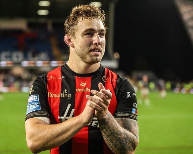 Sam Powell of Warrington Wolves applauds the fans after the game during the Betfred Super League Play-off Semi-Final match Leeds Rhinos vs Warrington Wolves at AMT Headingley Stadium, Leeds, United Kingdom on 25 September 2026

(Photo by Alfie Cosgrove/News Images)