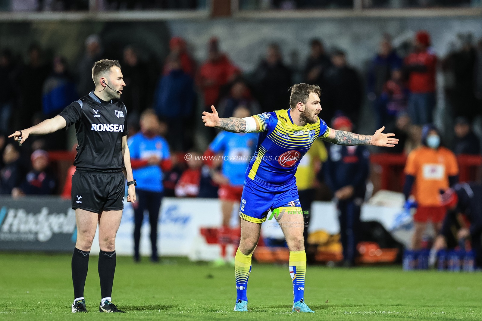 Daryl Clark #9 of Warrington Wolves reacts during the game