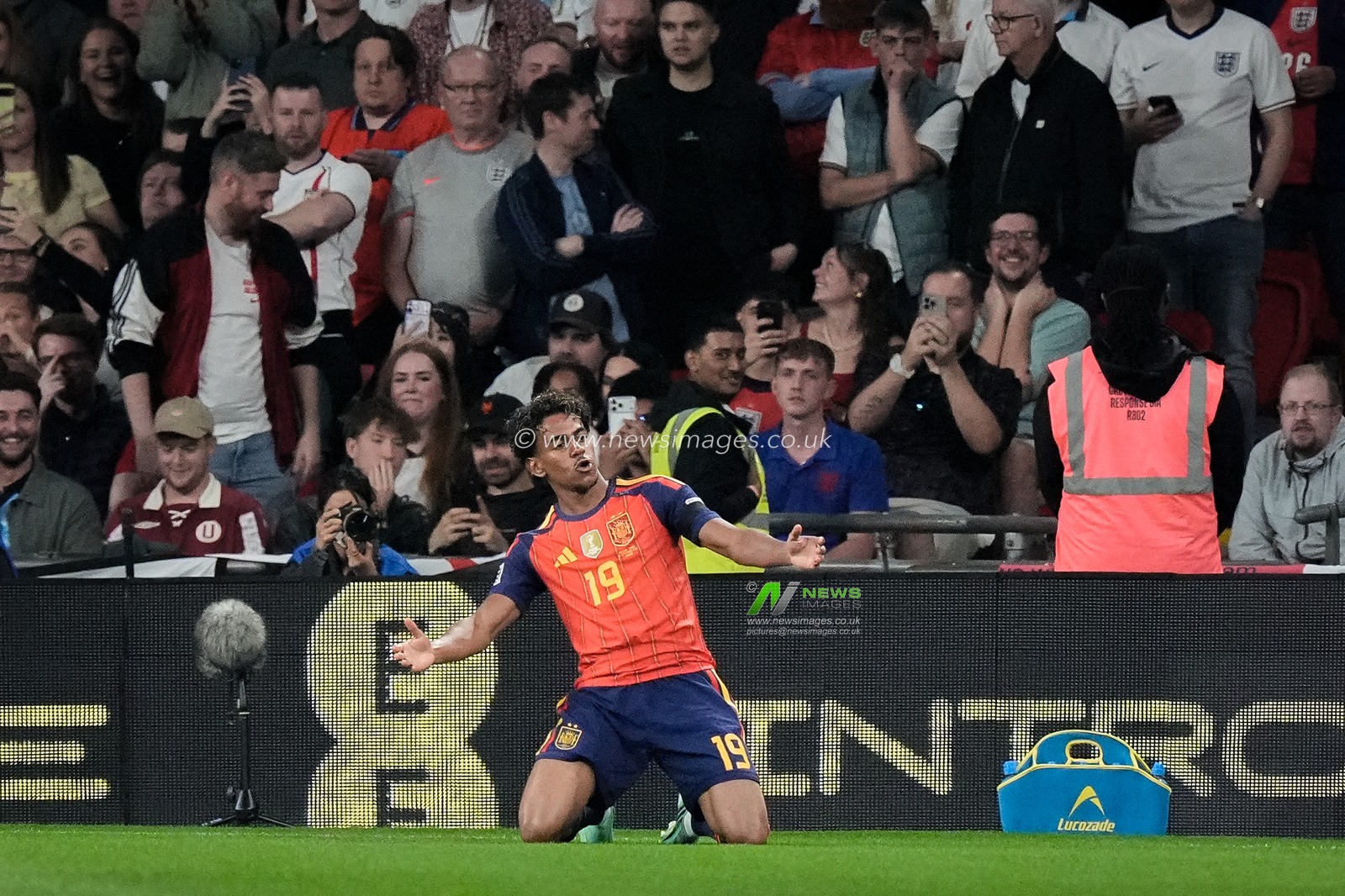 Spain goalkeeper David Raya celebrates his goal to make it   0-1 during the UEFA Nations League match England vs Spain at Wembley Stadium, London, United Kingdom on 26 September 2026

(Photo by Maynard Manyowa/News Images)