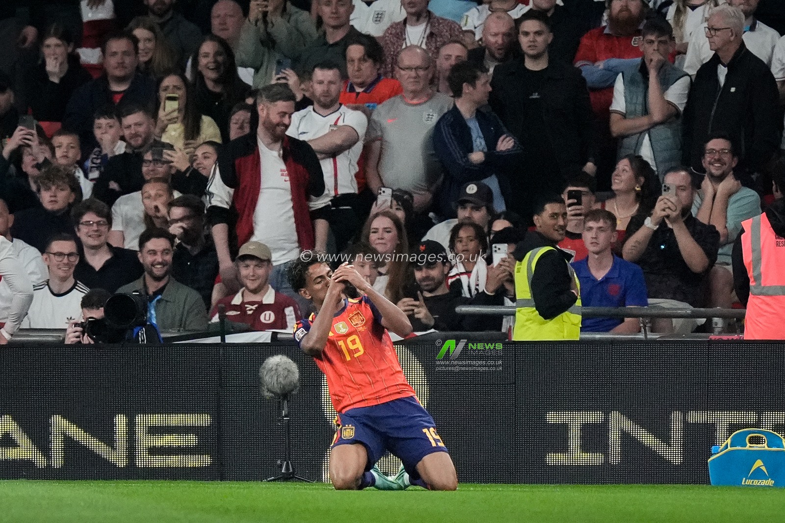 Spain goalkeeper David Raya celebrates his goal to make it   0-1 during the UEFA Nations League match England vs Spain at Wembley Stadium, London, United Kingdom on 26 September 2026

(Photo by Maynard Manyowa/News Images)