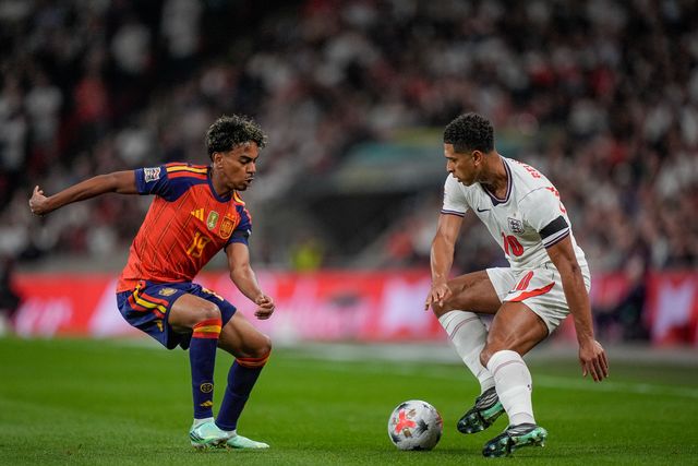 Jude Bellingham of England is marked by Lamine Yamal of Spain during the UEFA Nations League match England vs Spain at Wembley Stadium, London, United Kingdom on 26 September 2026

(Photo by Maynard Manyowa/News Images)