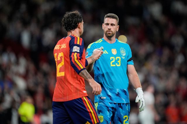 Spain goalkeeper Unai Simón consoles Marc Pubill of Spain after a mistake that led to a goal by Anthony Gordon of England during the UEFA Nations League match England vs Spain at Wembley Stadium, London, United Kingdom on 26 September 2026

(Photo by Maynard Manyowa/News Images)