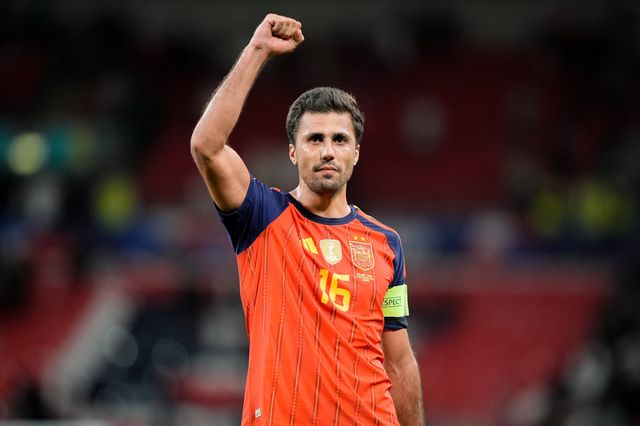 Rodri of Spain applauds the fans after the final whistle  during the UEFA Nations League match England vs Spain at Wembley Stadium, London, United Kingdom on 26 September 2026

(Photo by Maynard Manyowa/News Images)