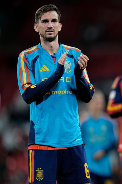Fabián Ruiz of Spain applauds the fans after the final whistle  during the UEFA Nations League match England vs Spain at Wembley Stadium, London, United Kingdom on 26 September 2026

(Photo by Maynard Manyowa/News Images)