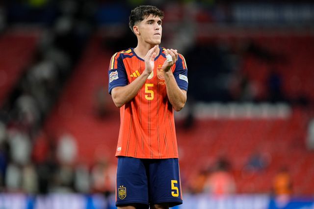Pau Cubarsí of Spain applauds the fans after the final whistle  during the UEFA Nations League match England vs Spain at Wembley Stadium, London, United Kingdom on 26 September 2026

(Photo by Maynard Manyowa/News Images)