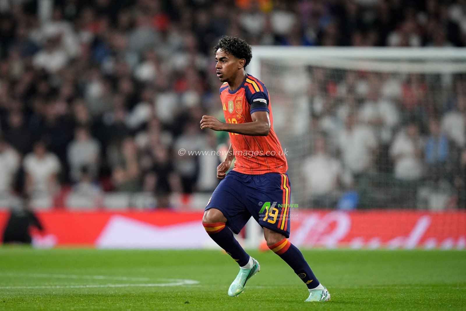 Lamine Yamal of Spain in action during the UEFA Nations League match England vs Spain at Wembley Stadium, London, United Kingdom on 26 September 2026

(Photo by Maynard Manyowa/News Images)