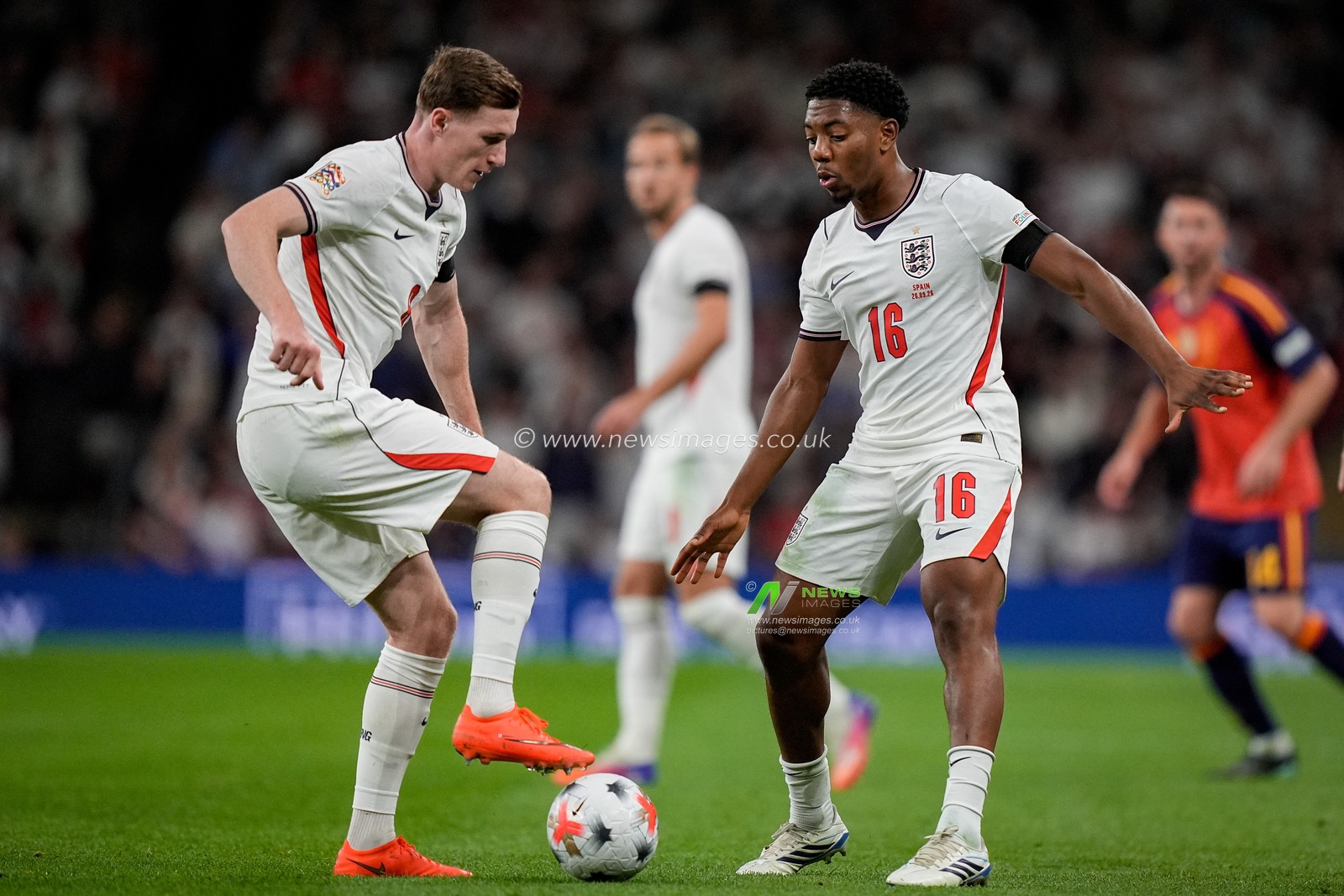 Elliot Anderson of England and Myles Lewis-Skelly of England protect the ball during the UEFA Nations League match England vs Spain at Wembley Stadium, London, United Kingdom on 26 September 2026

(Photo by Maynard Manyowa/News Images)