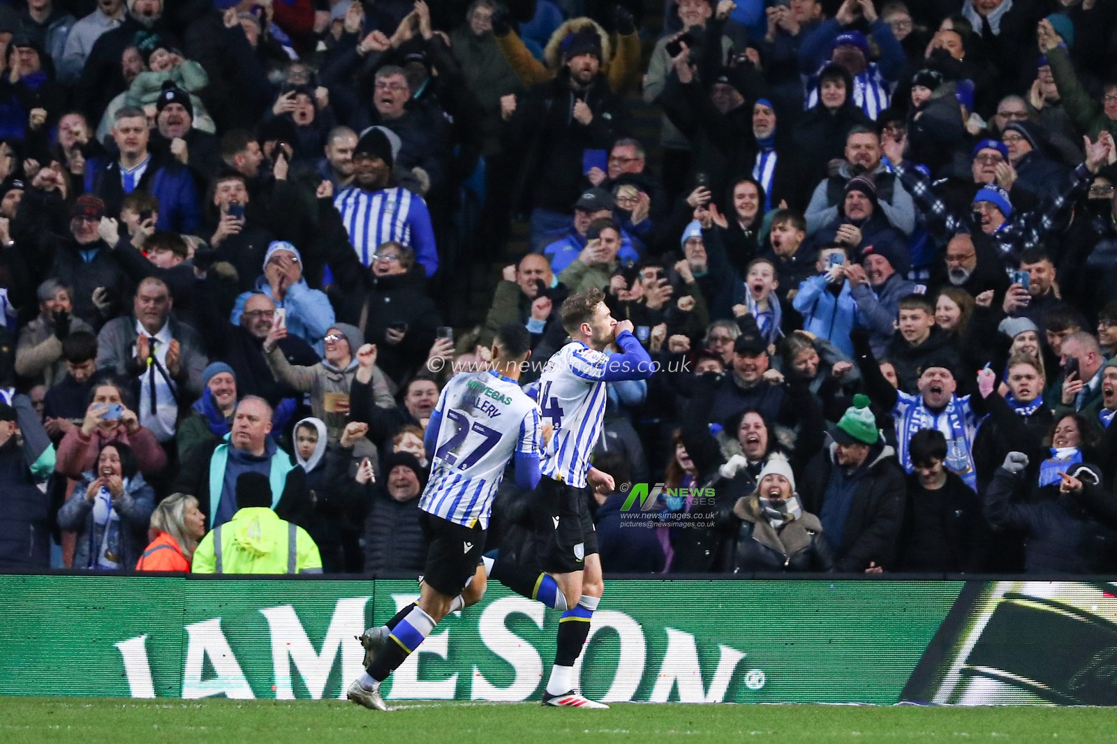 Michael Smith of Sheffield Wednesday celebrates goal after making it 1-1 during the Sky Bet Championship match Sheffield Wednesday vs Luton Town at Hillsborough, Sheffield, United Kingdom, 1st February 2025

(Photo by Jorge Horsted/News Images)