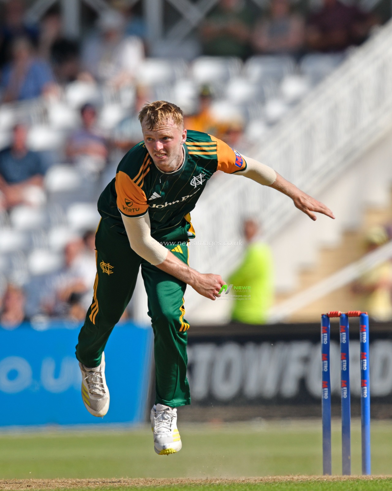 Lyndon JAMES of Nottingham Outlaws bowling during the Royal London One-day Cup match Nottinghamshire vs Essex at Trent Bridge, Nottingham, United Kingdom, 11th August 2024

(Photo by Mark Dunn/News Images)
