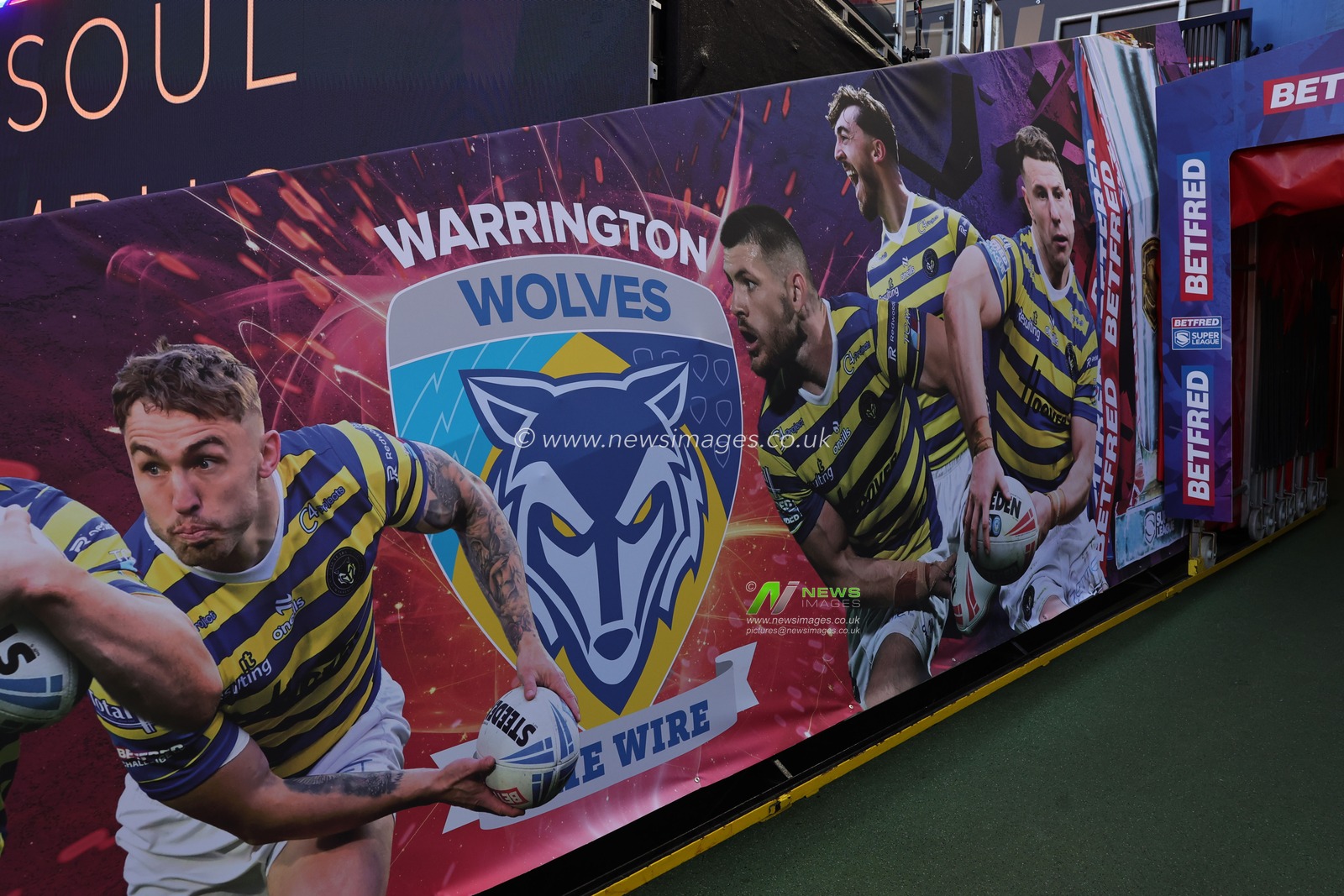 Warrington branding on the Entrance to the tunnel during the Betfred Super League Grand Final match Warrington Wolves vs Wakefield Trinity at Old Trafford, Manchester, United Kingdom on 03 October 2026

(Photo by Mark Cosgrove/News Images)