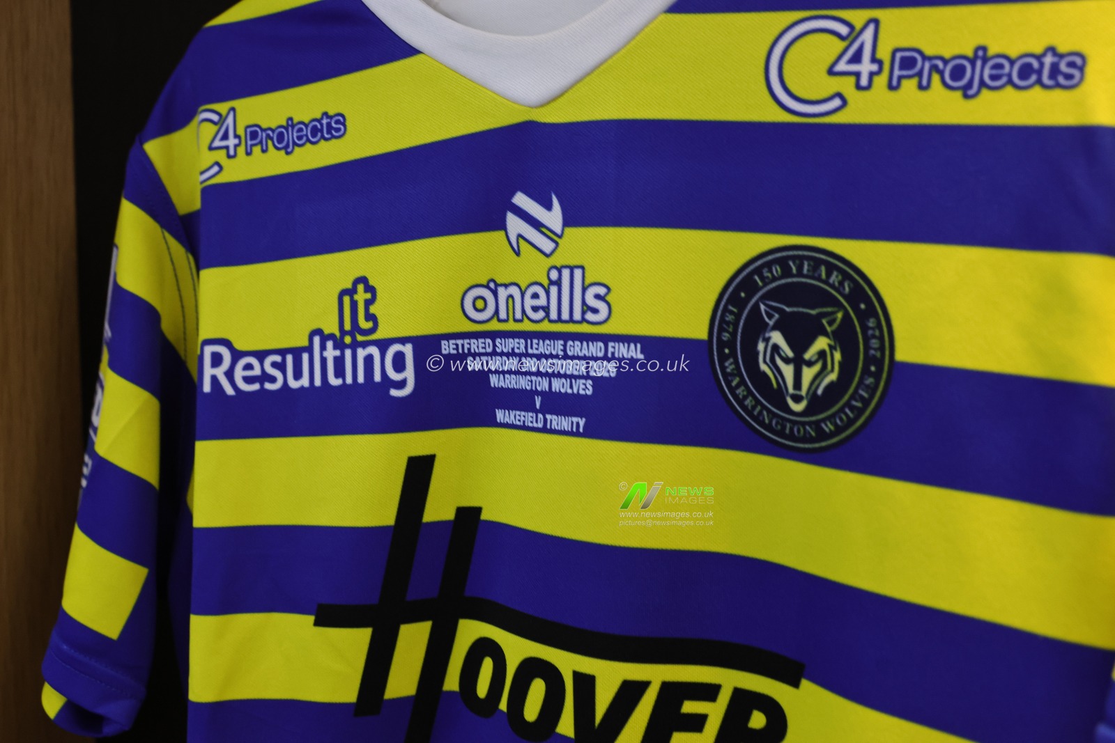 Betfred Super League Grand Final Warrington Wolves v Wakefield Trinity logon on the Warrington shirt during the Betfred Super League Grand Final match Warrington Wolves vs Wakefield Trinity at Old Trafford, Manchester, United Kingdom on 03 October 2026

(Photo by Mark Cosgrove/News Images)