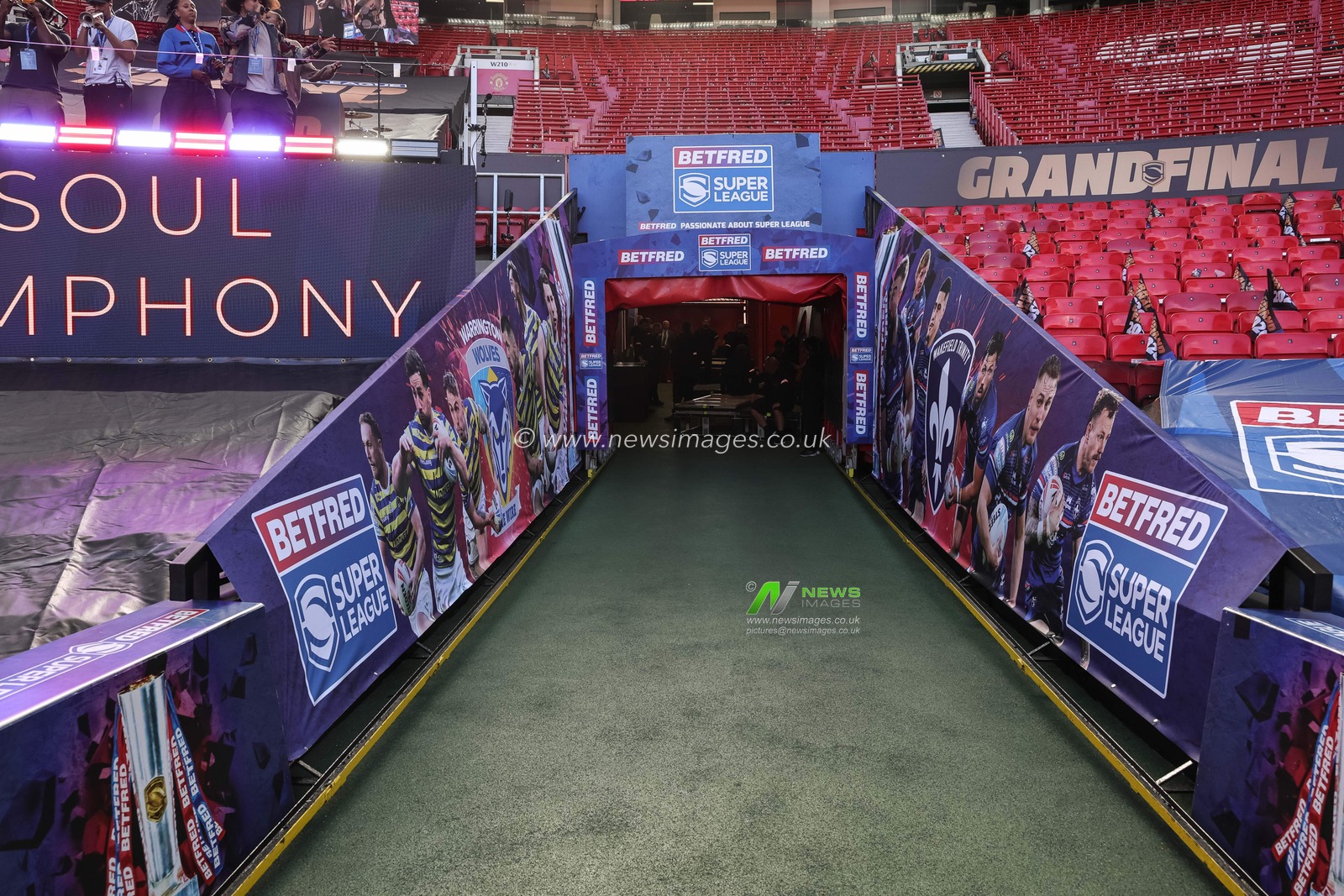 Entrance to the tunnel during the Betfred Super League Grand Final match Warrington Wolves vs Wakefield Trinity at Old Trafford, Manchester, United Kingdom on 03 October 2026

(Photo by Mark Cosgrove/News Images)