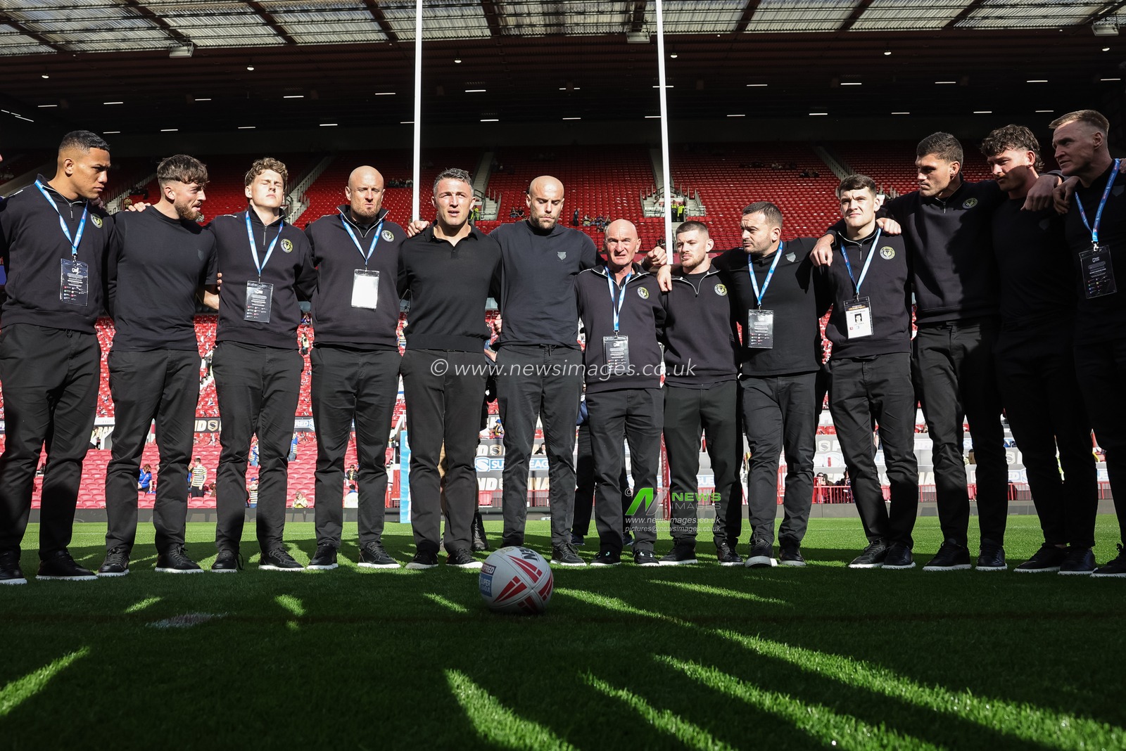 Sam Burgess manager of Warrington Wolves holds his pre-game team talk during the Betfred Super League Grand Final match Warrington Wolves vs Wakefield Trinity at Old Trafford, Manchester, United Kingdom on 03 October 2026

(Photo by Mark Cosgrove/News Images)