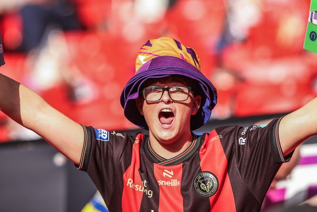 Warrington Wolves fans arrive ahead of the Betfred Super League Grand Final match Warrington Wolves vs Wakefield Trinity at Old Trafford, Manchester, United Kingdom on 03 October 2026

(Photo by Alfie Cosgrove/News Images)