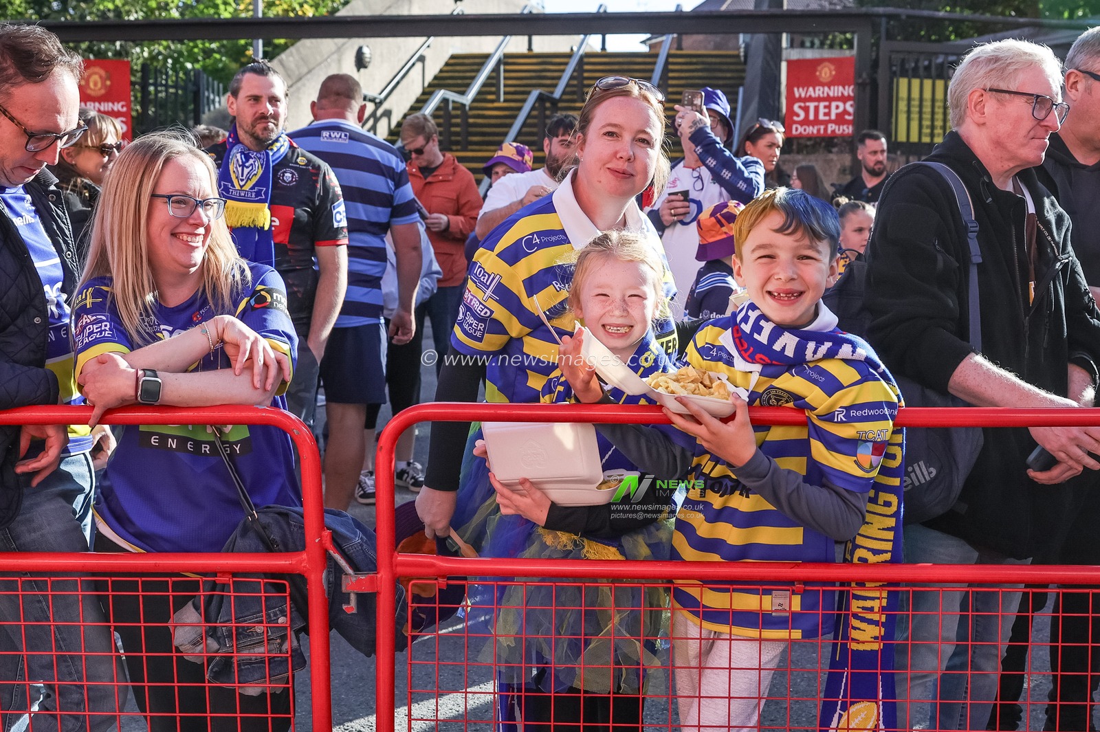 Warrington fans wait for the team coach to arrive during the Betfred Super League Grand Final match Warrington Wolves vs Wakefield Trinity at Old Trafford, Manchester, United Kingdom on 03 October 2026

(Photo by Mark Cosgrove/News Images)