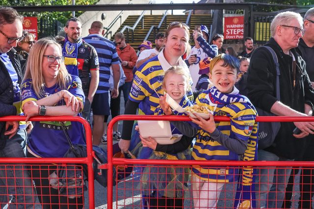 Warrington fans wait for the team coach to arrive during the Betfred Super League Grand Final match Warrington Wolves vs Wakefield Trinity at Old Trafford, Manchester, United Kingdom on 03 October 2026

(Photo by Mark Cosgrove/News Images)
