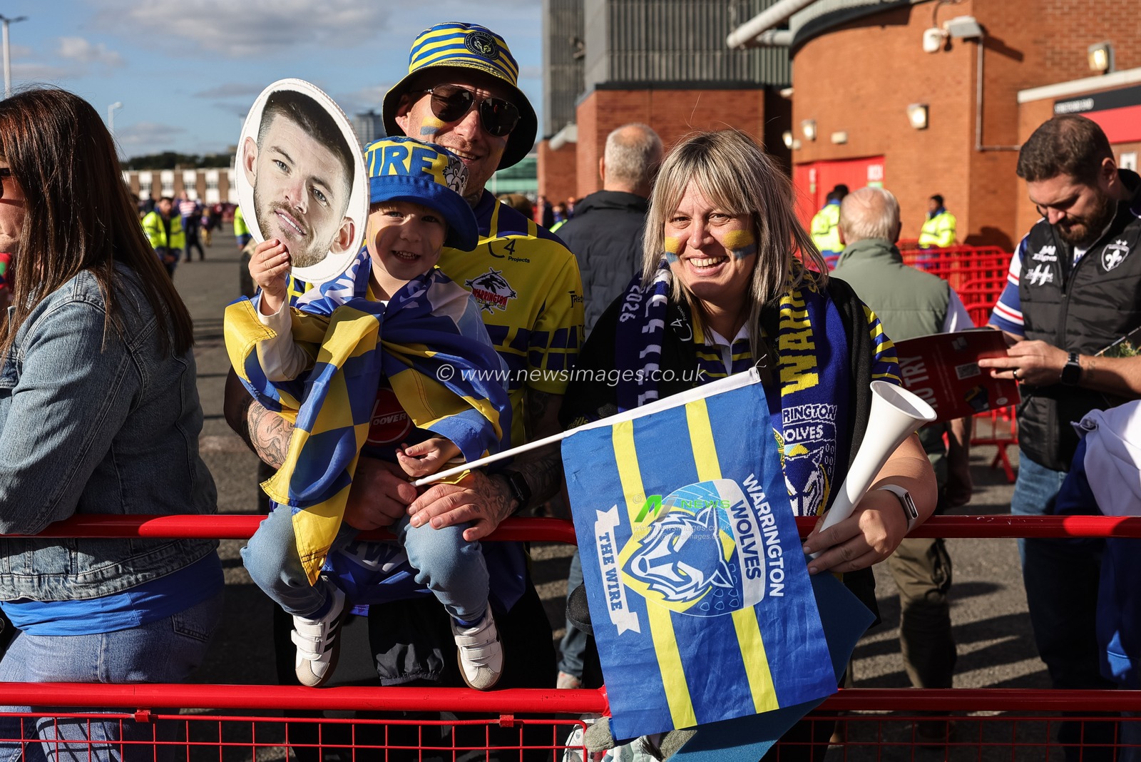 Warrington fans wait for the team coach to arrive during the Betfred Super League Grand Final match Warrington Wolves vs Wakefield Trinity at Old Trafford, Manchester, United Kingdom on 03 October 2026

(Photo by Mark Cosgrove/News Images)
