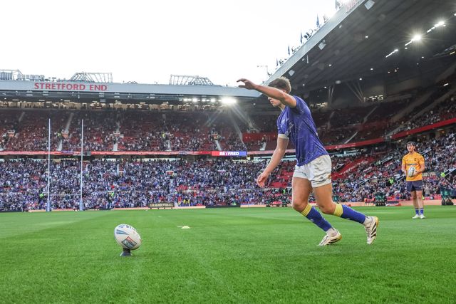 Ewan Irwin of Warrington Wolves in the pre-game warm up during the Betfred Super League Grand Final match Warrington Wolves vs Wakefield Trinity at Old Trafford, Manchester, United Kingdom on 03 October 2026

(Photo by Mark Cosgrove/News Images)