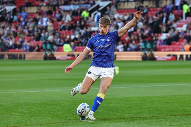 Ewan Irwin of Warrington Wolves in the pre-game warm up during the Betfred Super League Grand Final match Warrington Wolves vs Wakefield Trinity at Old Trafford, Manchester, United Kingdom on 03 October 2026

(Photo by Mark Cosgrove/News Images)