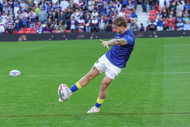 Sam Powell of Warrington Wolves in the pre-game warm up during the Betfred Super League Grand Final match Warrington Wolves vs Wakefield Trinity at Old Trafford, Manchester, United Kingdom on 03 October 2026

(Photo by Mark Cosgrove/News Images)