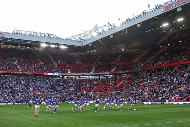 Warrington players in the pre-game warm up during the Betfred Super League Grand Final match Warrington Wolves vs Wakefield Trinity at Old Trafford, Manchester, United Kingdom on 03 October 2026

(Photo by Mark Cosgrove/News Images)