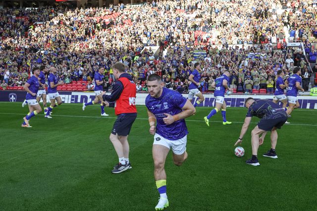 Warrington players in the pre-game warm up during the Betfred Super League Grand Final match Warrington Wolves vs Wakefield Trinity at Old Trafford, Manchester, United Kingdom on 03 October 2026

(Photo by Mark Cosgrove/News Images)