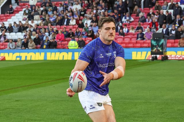 Liam Byrne of Warrington Wolves in the pre-game warm up during the Betfred Super League Grand Final match Warrington Wolves vs Wakefield Trinity at Old Trafford, Manchester, United Kingdom on 03 October 2026

(Photo by Mark Cosgrove/News Images)