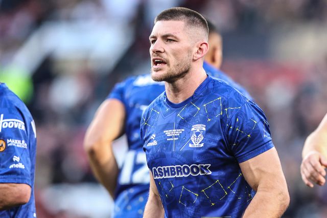 Danny Walker of Warrington Wolves in the pre-game warm up during the Betfred Super League Grand Final match Warrington Wolves vs Wakefield Trinity at Old Trafford, Manchester, United Kingdom on 03 October 2026

(Photo by Alfie Cosgrove/News Images)