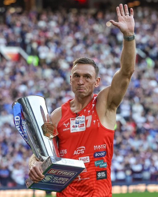 Sir Kevin Sinfield delivers the Grand Final Trophy after running his 7 in 7 marathon during the Betfred Super League Grand Final match Warrington Wolves vs Wakefield Trinity at Old Trafford, Manchester, United Kingdom on 03 October 2026

(Photo by Mark Cosgrove/News Images)