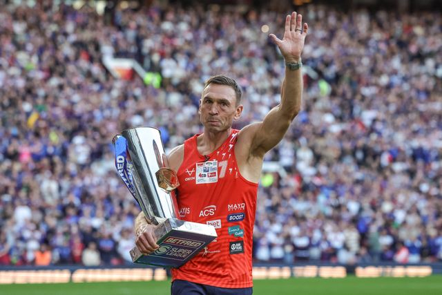 Sir Kevin Sinfield delivers the Grand Final Trophy after running his 7 in 7 marathon during the Betfred Super League Grand Final match Warrington Wolves vs Wakefield Trinity at Old Trafford, Manchester, United Kingdom on 03 October 2026

(Photo by Mark Cosgrove/News Images)