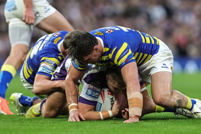 Cameron Scott of Wakefield Trinity is tackled by Liam Byrne of Warrington Wolves and Ben Currie of Warrington Wolves during the Betfred Super League Grand Final match Warrington Wolves vs Wakefield Trinity at Old Trafford, Manchester, United Kingdom on 03 October 2026

(Photo by Mark Cosgrove/News Images)