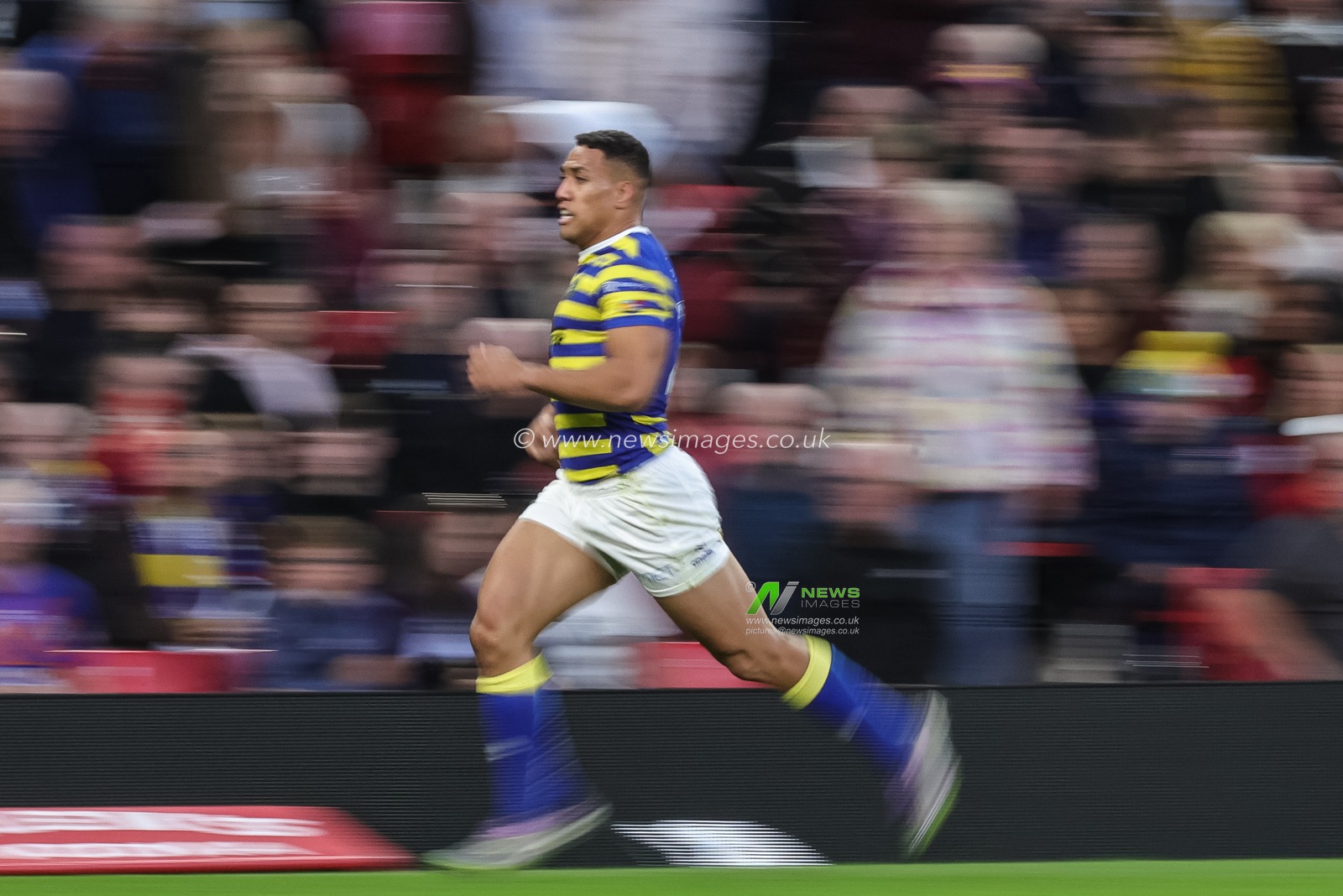 Albert Hopoate of Warrington Wolves in action during the Betfred Super League Grand Final match Warrington Wolves vs Wakefield Trinity at Old Trafford, Manchester, United Kingdom on 03 October 2026

(Photo by Mark Cosgrove/News Images)