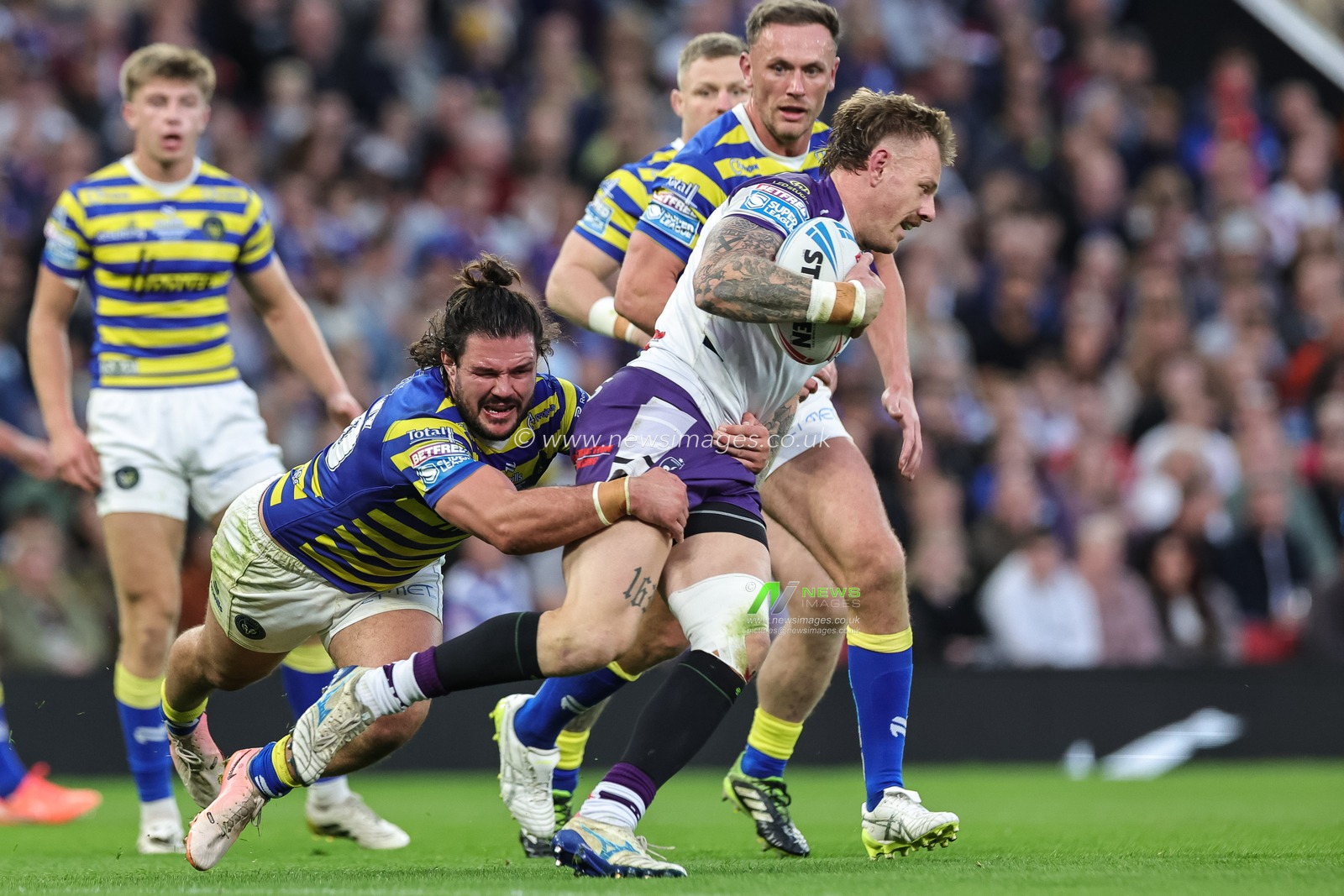 Tom Johnstone of Wakefield Trinity is tackled by James Bentley of Warrington Wolves during the Betfred Super League Grand Final match Warrington Wolves vs Wakefield Trinity at Old Trafford, Manchester, United Kingdom on 03 October 2026

(Photo by Mark Cosgrove/News Images)