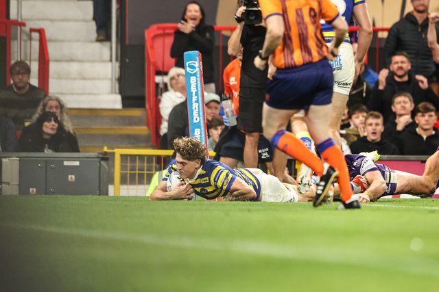 Arron Lindop of Warrington Wolves goes over for a try during the Betfred Super League Grand Final match Warrington Wolves vs Wakefield Trinity at Old Trafford, Manchester, United Kingdom on 03 October 2026

(Photo by Alfie Cosgrove/News Images)