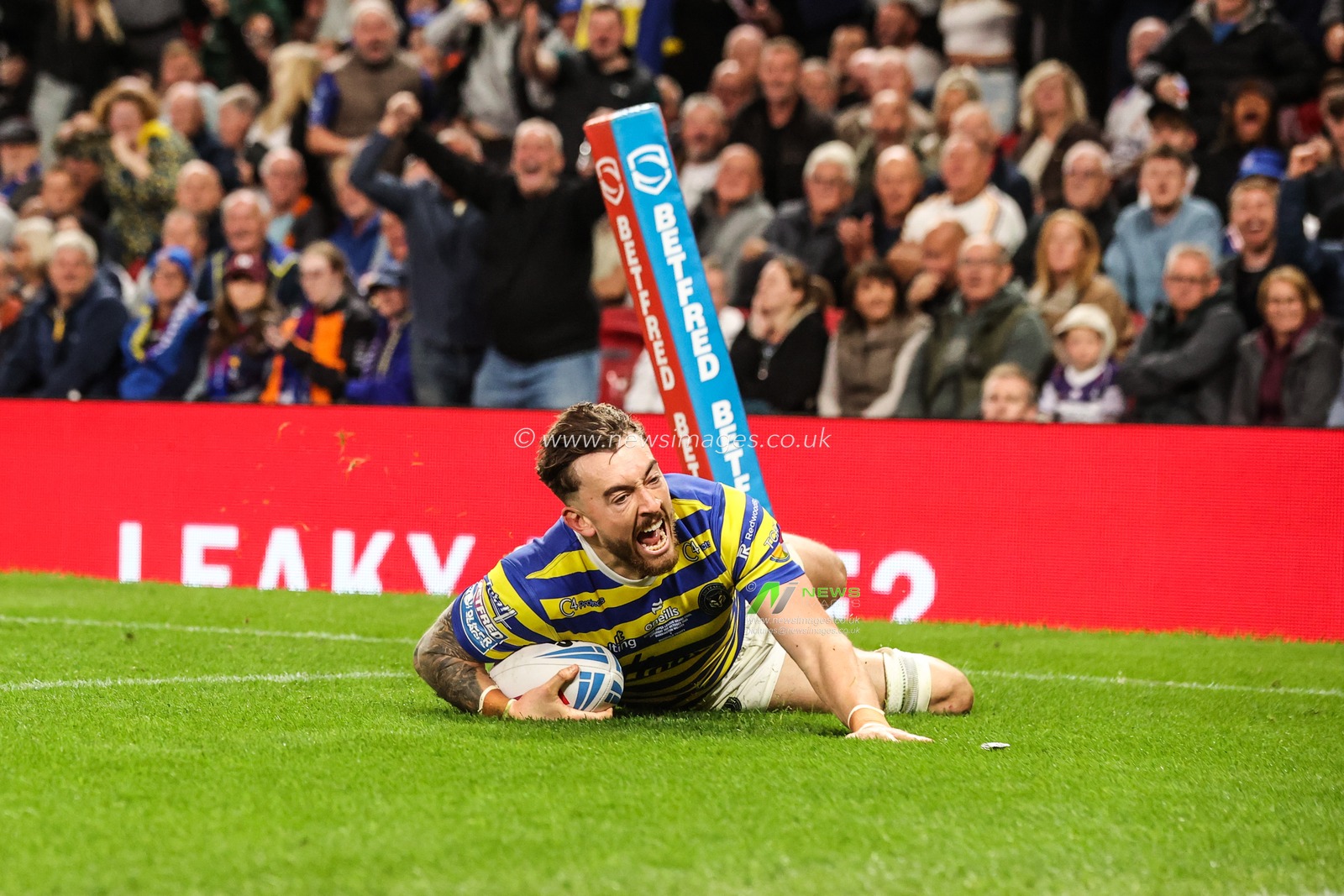 Matty Ashton of Warrington Wolves goes over however he is given no try during the Betfred Super League Grand Final match Warrington Wolves vs Wakefield Trinity at Old Trafford, Manchester, United Kingdom on 03 October 2026

(Photo by Alfie Cosgrove/News Images)