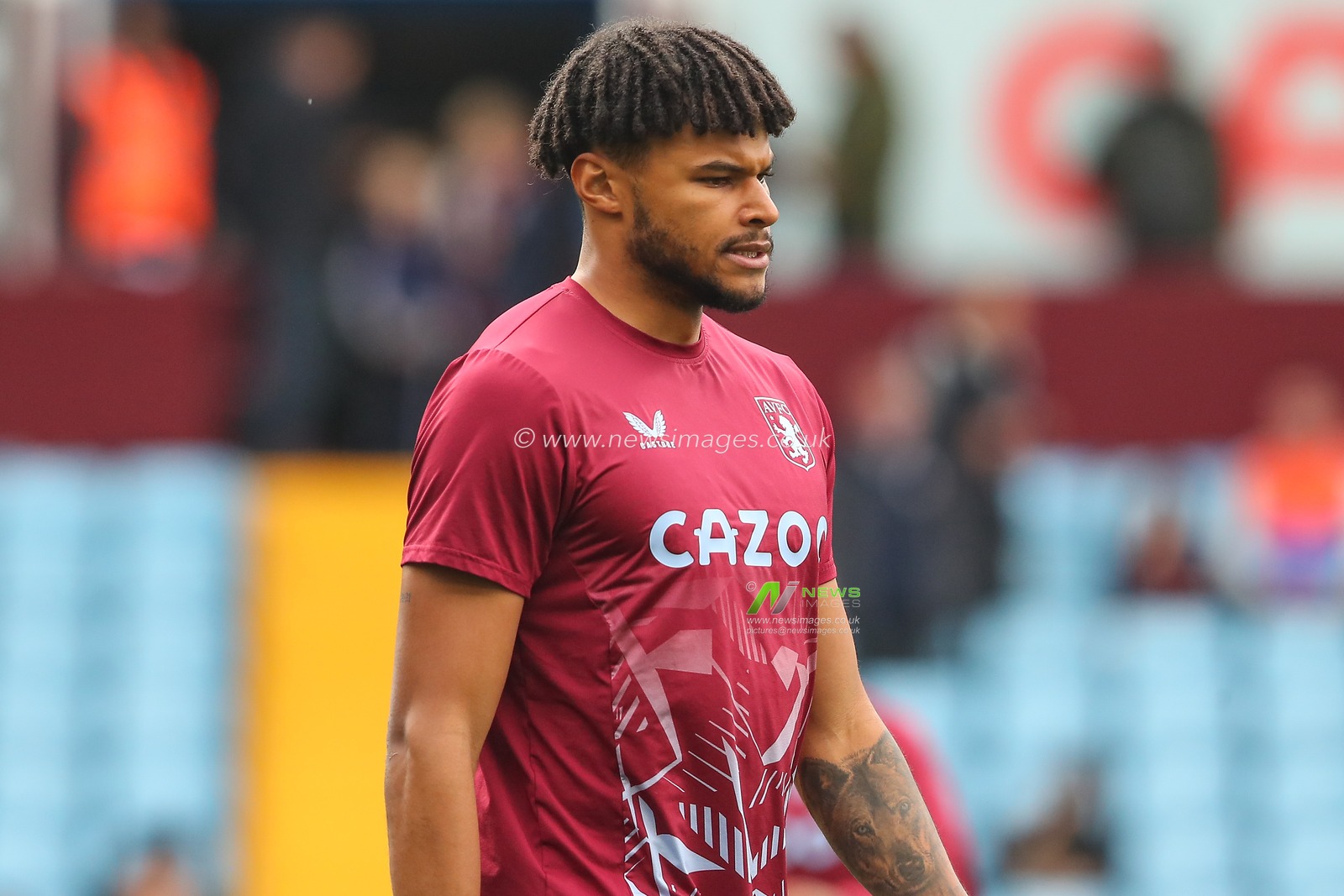 Tyrone Mings #5 of Aston Villa warms up ahead of the Premier League match Aston Villa vs Brentford at Villa Park, Birmingham, United Kingdom, 23rd October 2022

(Photo by Gareth Evans/News Images)