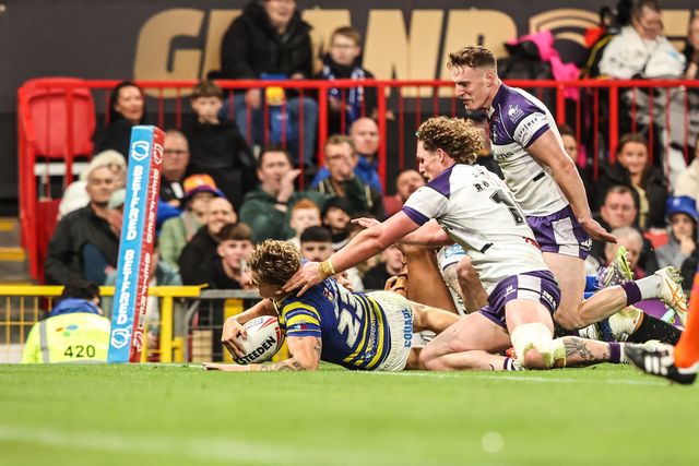 Arron Lindop of Warrington Wolves goes over for a try during the Betfred Super League Grand Final match Warrington Wolves vs Wakefield Trinity at Old Trafford, Manchester, United Kingdom on 03 October 2026

(Photo by Alfie Cosgrove/News Images)
