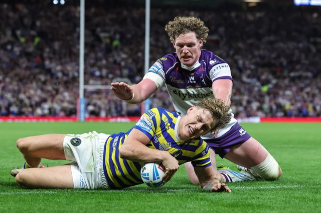 Arron Lindop of Warrington Wolves goes over for a try during the Betfred Super League Grand Final match Warrington Wolves vs Wakefield Trinity at Old Trafford, Manchester, United Kingdom on 03 October 2026

(Photo by Mark Cosgrove/News Images)