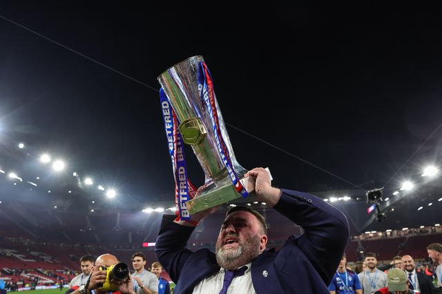 Matt Ellis Wakefield Trinity owner lifts The Betfred Super League Grand Final Trophy during the Betfred Super League Grand Final match Warrington Wolves vs Wakefield Trinity at Old Trafford, Manchester, United Kingdom on 03 October 2026

(Photo by Mark Cosgrove/News Images)