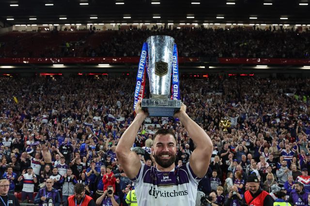 Mike McMeeken of Wakefield Trinity lifts The Betfred Super League Grand Final Trophy during the Betfred Super League Grand Final match Warrington Wolves vs Wakefield Trinity at Old Trafford, Manchester, United Kingdom on 03 October 2026

(Photo by Mark Cosgrove/News Images)