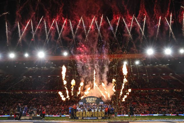 Mike McMeeken of Wakefield Trinity and his Wakefield Trinity teammates lift the Betfred Super League Grand Final Trophy during the Betfred Super League Grand Final match Warrington Wolves vs Wakefield Trinity at Old Trafford, Manchester, United Kingdom on 03 October 2026

(Photo by Mark Cosgrove/News Images)