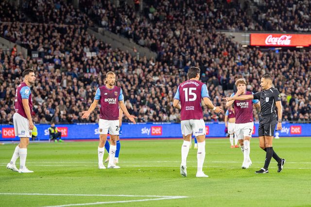 Referee Ruebyn Ricardo awards a penalty to QPR during the Sky Bet Championship match West Ham United vs Queens Park Rangers at London Stadium, London, United Kingdom on 09 October 2026

(Photo by Mike Turner/News Images)