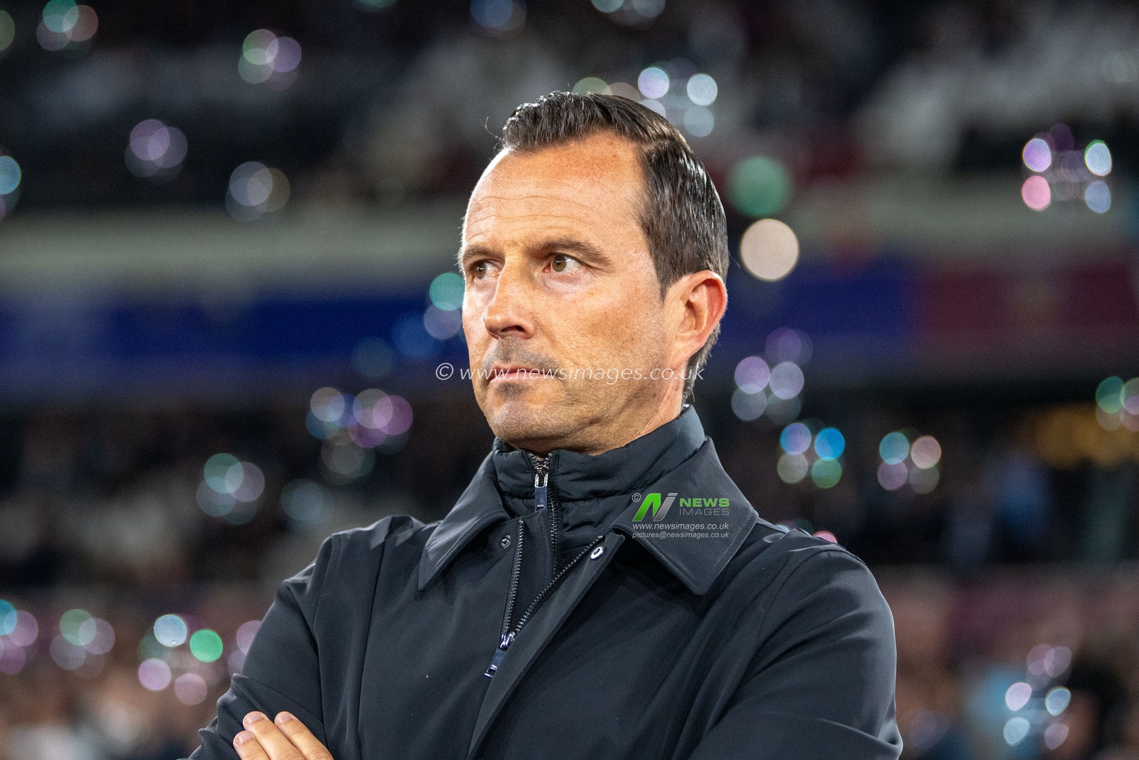 Julien Stephan (Head Coach) of QPR looks on before the Sky Bet Championship match West Ham United vs Queens Park Rangers at London Stadium, London, United Kingdom on 09 October 2026

(Photo by Mike Turner/News Images)