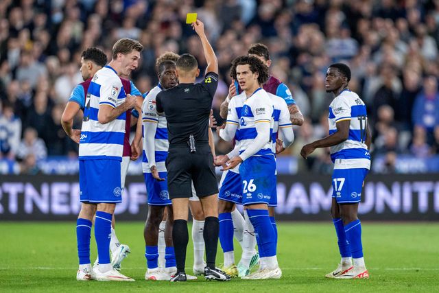 Glen Kamara of QPR receives a yellow card for a foul during the Sky Bet Championship match West Ham United vs Queens Park Rangers at London Stadium, London, United Kingdom on 09 October 2026

(Photo by Mike Turner/News Images)